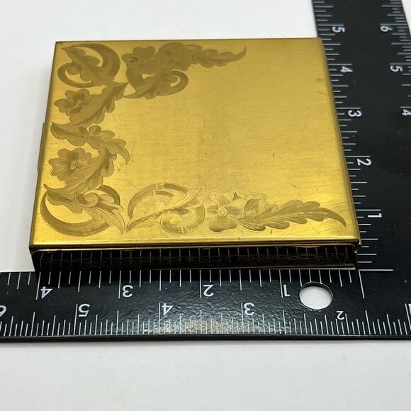 Columbia Fifth Ave large etched vintage compact. - Picture 8 of 10